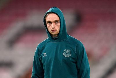 Tom Davies flies home from Everton’s Australia tour due to knee injury