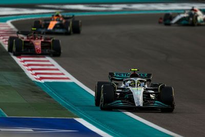 Hamilton’s sour Abu Dhabi F1 race “sums up the whole year”