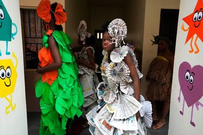 Nigerian teens create fashion from trash to fight pollution