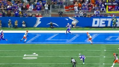 Josh Allen threw the funniest TD pass of the season while falling down and NFL fans loved it