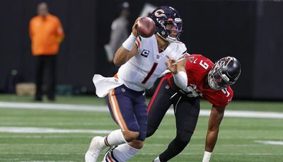 Injury, interception undercut Bears QB Justin Fields’ otherwise-promising game vs. Falcons