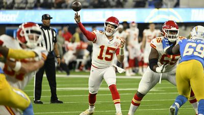 Amazing Patrick Mahomes pass sets up Chiefs touchdown