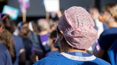 Tasmanian health workers told to pay back government's $2,000 COVID bonus after incorrect payments
