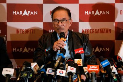 Malaysia's Anwar seeks backing of old foes to form government as turmoil drags on