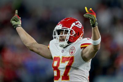 Mahomes to Kelce gives Chiefs the lead in 4th quarter