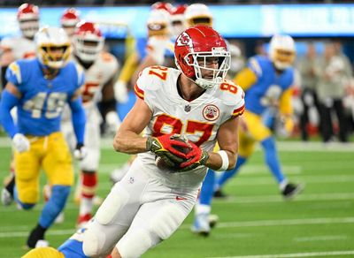 Travis Kelce’s third TD reception powers Chiefs past Chargers