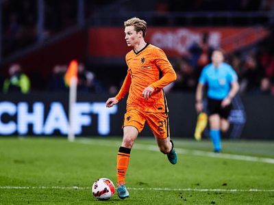 Frenkie de Jong: The key midfielder Louis van Gaal breaks his golden rule for