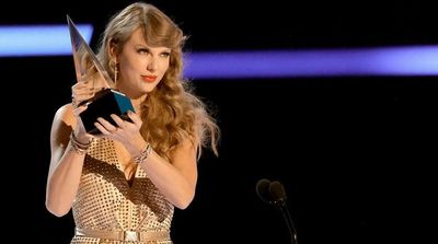 Taylor Swift Wins Top Trophy at American Music Awards