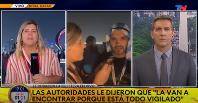 TV reporter has wallet stolen from bag live on air as she reports on Qatar World Cup