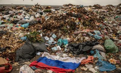 Russians accused of burning bodies at Kherson landfill