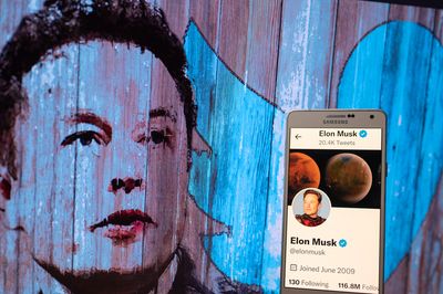"No mercy": Elon Musk keeps Twitter ban for Sandy Hook conspiracy theorist Alex Jones