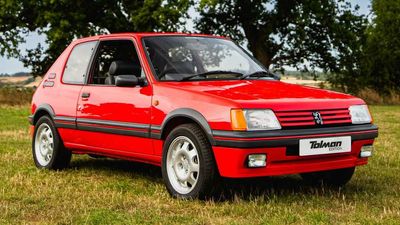 Peugeot 205 GTI Restomod Has 200 HP, Modern Interior Tech