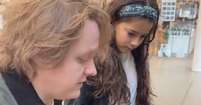 Lewis Capaldi teaches young girl how to play new song on train station piano