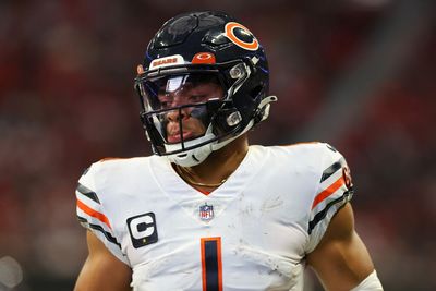 Matt Eberflus says Bears QB Justin Fields is ‘day to day’ with left shoulder injury