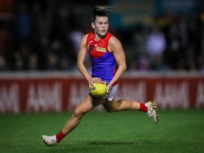 Family ties inspire AFLW star Lily Mithen