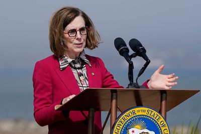 Oregon's governor pardons thousands for pot convictions