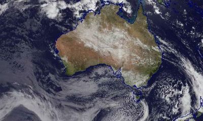 Strong winds battering south-east Australia ease as cold weather blasts Tasmania
