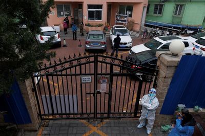Beijing shuts parks, Shanghai tightens entry as China COVID cases rise