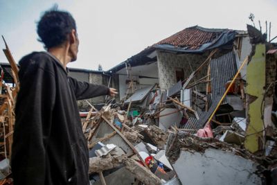 Indonesia quake kills 162, injures hundreds