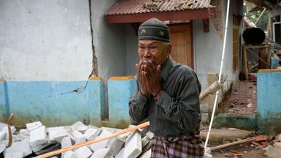 Indonesian rescue workers racing to reach trapped victims, recover bodies after earthquake leaves at least 268 dead