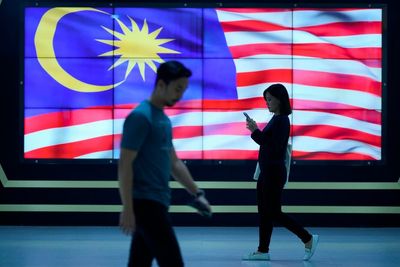 Spotlight on Malaysia's king to resolve election stalemate