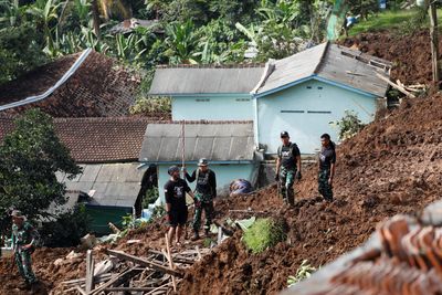 Death toll from Indonesia's earthquake rises to 252 - local government
