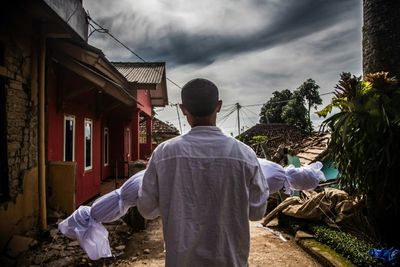 Hunt for buried survivors after Indonesia quake kills 252