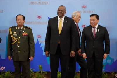 US and Chinese defense chiefs meet amid strained relations