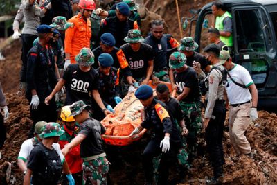 Death toll hits 252 as Indonesians face quake trauma