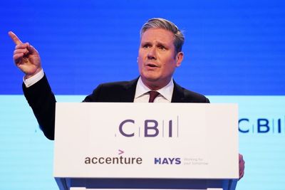 Starmer seeks to woo business chiefs with focus on economic stability