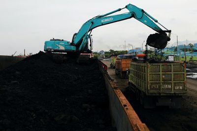 Analysis-Drops of climate finance start to fill an ocean of need