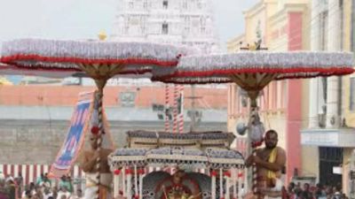 Goddess Padmavathi blesses devotees on Muthyapu Pandiri Vahanam at Tiruchanoor