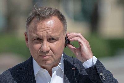 Polish leader briefs Russian pranksters posing as Macron