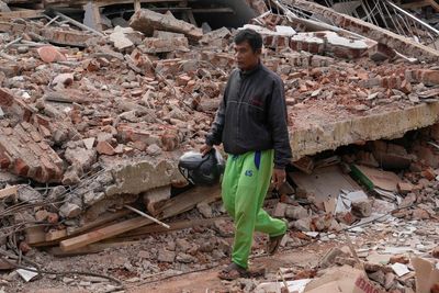 Indonesia quake survivor grieves 11 relatives as he rebuilds