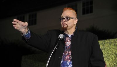 Sinbad learning to walk again two years after suffering stroke: ‘I will not stop fighting’