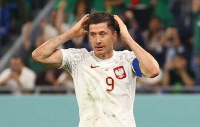 Mexico 0-0 Poland: Robert Lewandowski misses penalty as Group C blown wide open