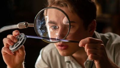 ‘The Fabelmans’: Steven Spielberg, master of the spectacular, gets personal with a magical opus depicting a childhood like his