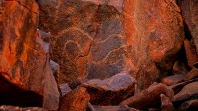 Federal assessment of millennia-old rock art begins on Western Australia's Burrup Peninsula