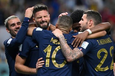 Giroud equals Henry mark as World Cup holders France sink Australia