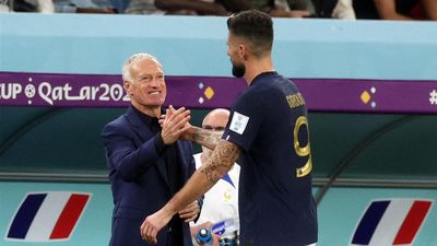 Giroud equals goal record as France waltz past Australia in World Cup opener