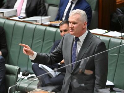 Government cool on workplace bill changes