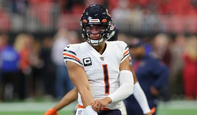 Justin Fields apologized to the Bears for a Week 11 loss that was in no way his fault