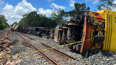 ATSB finds Queensland Rail missed flood warnings for 40 minutes before freight train derailed by rising water