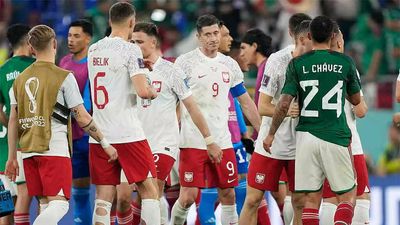 FIFA World Cup: Lewa lows and Ochoa highs as Poland, Mexico share points