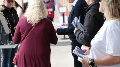 Victorian Electoral Commission limits campaigners at booth over 'poor behaviour' ahead of state election