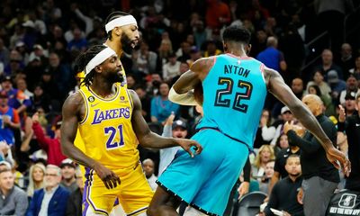 Lakers player grades: L.A.’s winning streak ends in Phoenix