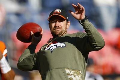 Klint Kubiak will continue calling plays for Broncos this week