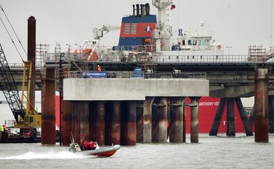 First floating LNG terminal arrives at German port