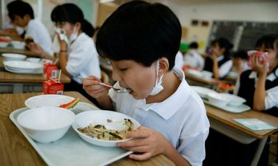 Japanese pupils want end to Covid ban on lunchtime chatter