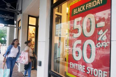 Shoppers hunt for deals but inflation makes bargains elusive